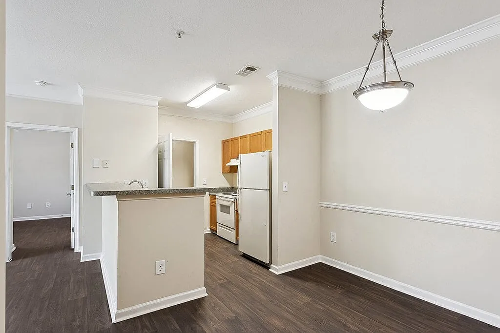 Lakeside Vista Apartments — Photo 1