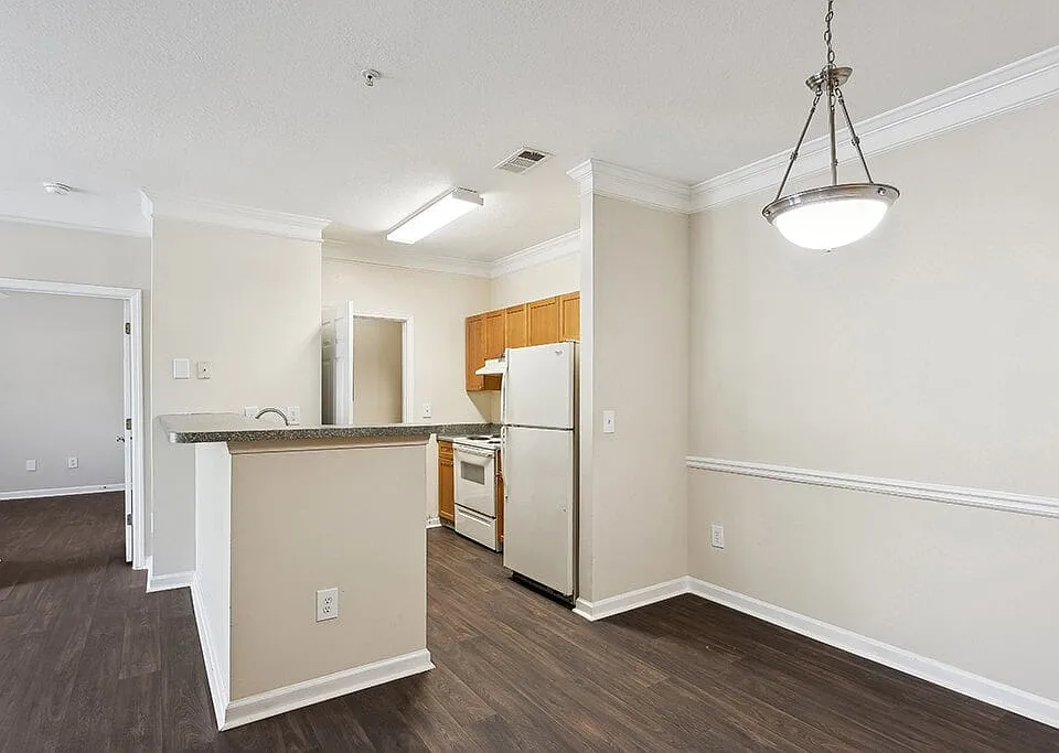 Lakeside Vista Apartments