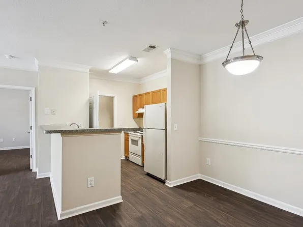 Lakeside Vista Apartments