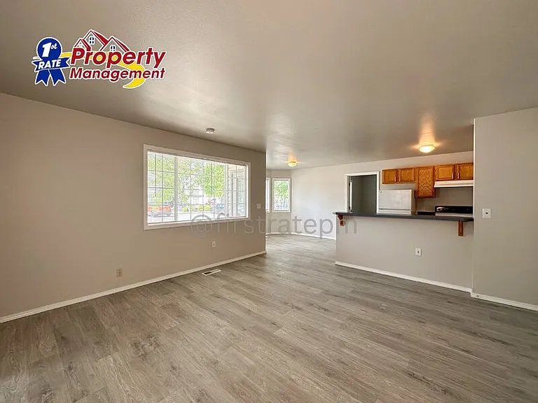 5843 W Clearview Ln #201 — Photo 4