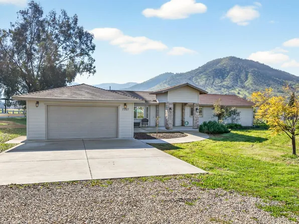 7767 Buckhorn Dr, Sanger, CA 93657