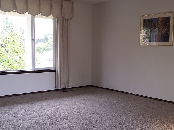 4th image of 7910 142nd Ave E
