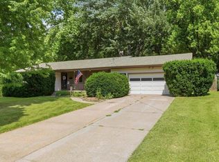 405 Powells St, Crescent, IA 51526