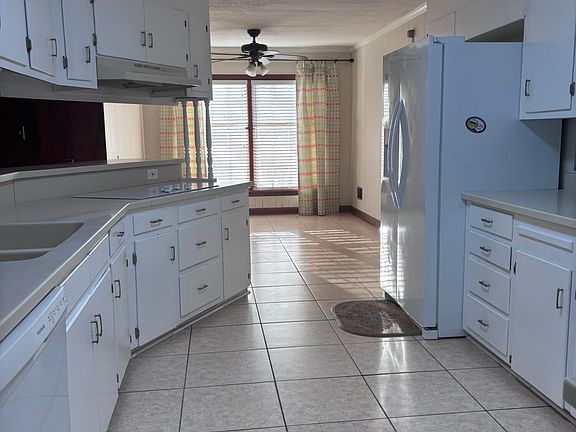 3rd image of 1549 Bennett Cir