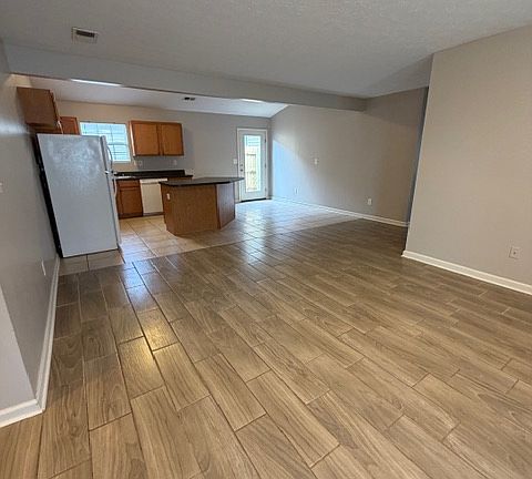 4th image of 1469 Day Lily Dr