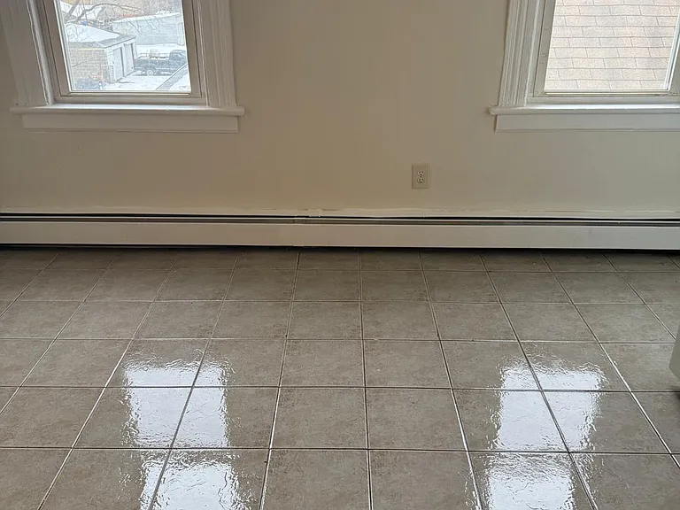 1018 Hancock Ave #3R — Photo 2