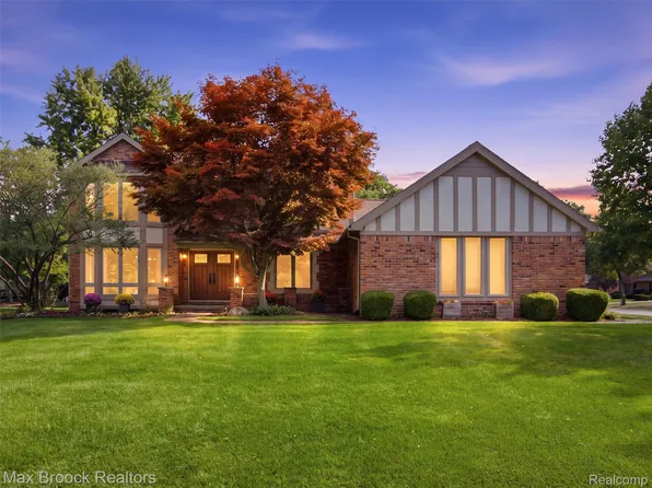 1664 White Birch Ct, Troy, MI 48098