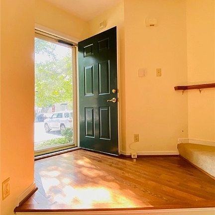 4th image of 2942 Queensland Dr