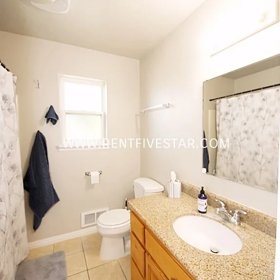 1037 Dolbeer St #B — Photo 8