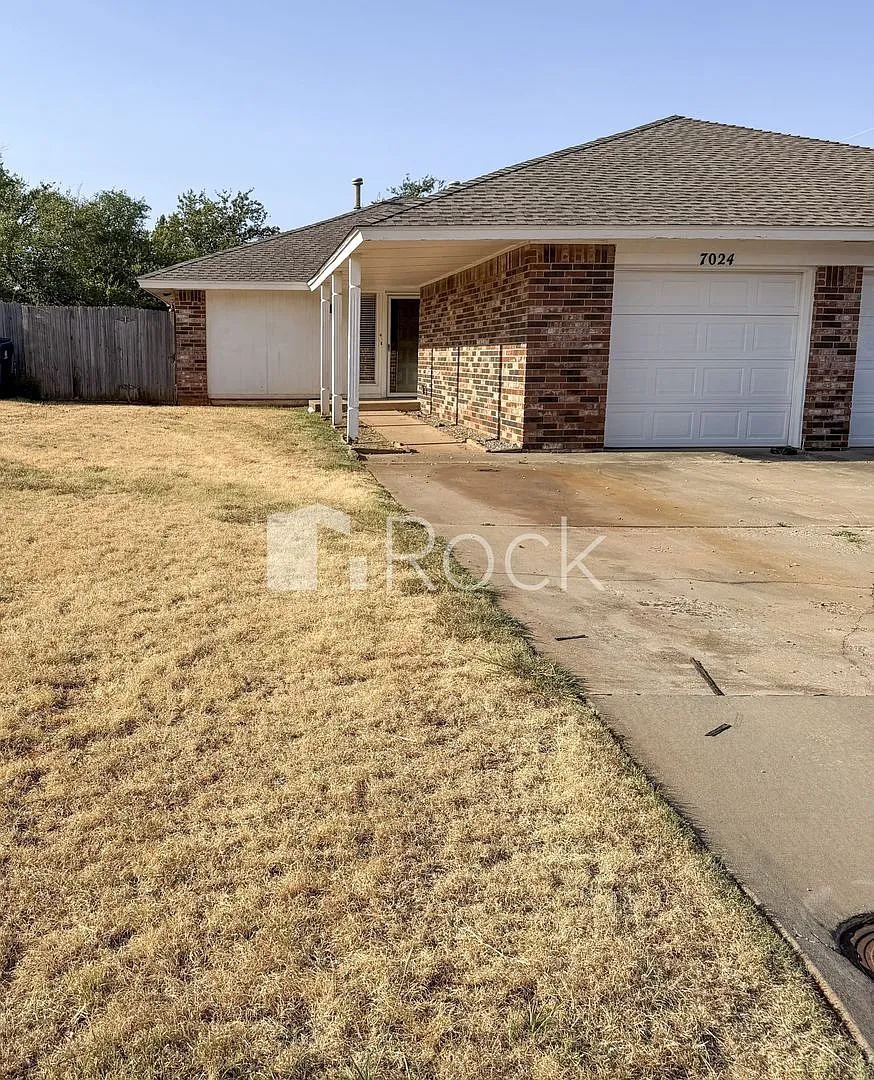 7024-26 Woodlake Duplex — Photo 3