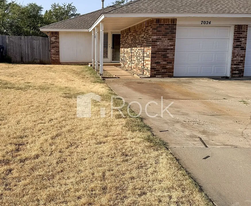 7024 Woodlake Dr