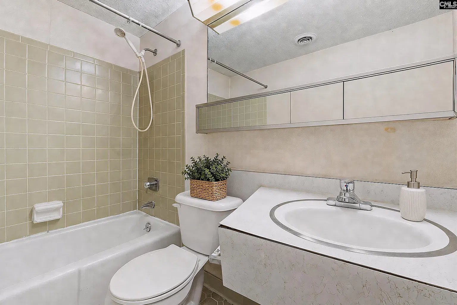 1 bed, 750 sqft, $1,200 — Photo 3