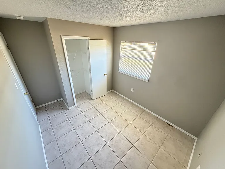821 Moongate Ter — Photo 10