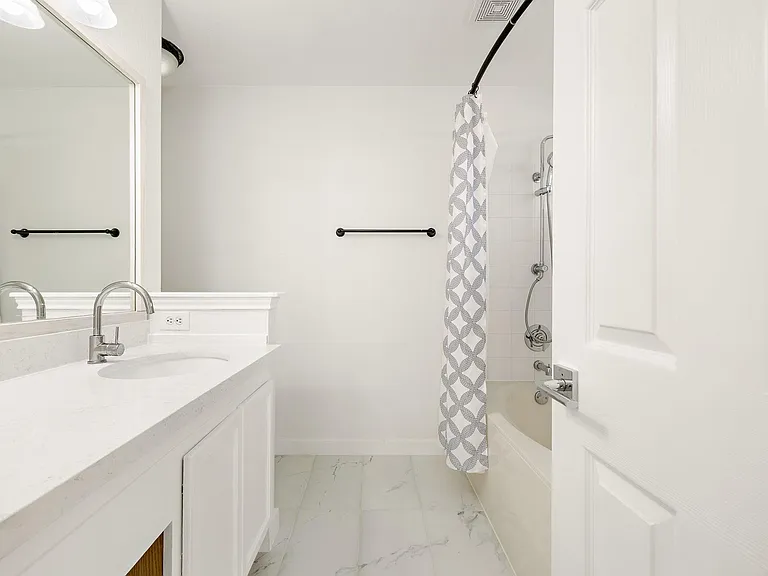 218 Altamont St — Photo 14