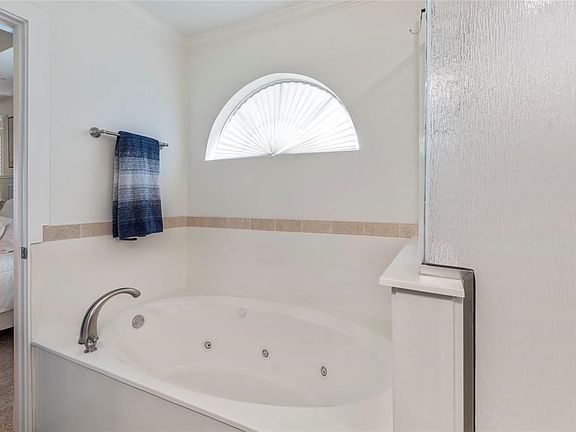 4th image of 13 Bayside Dr