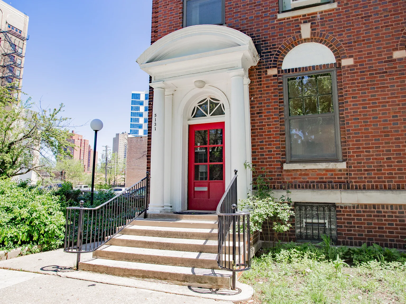 5131 S Blackstone Ave — Photo 1