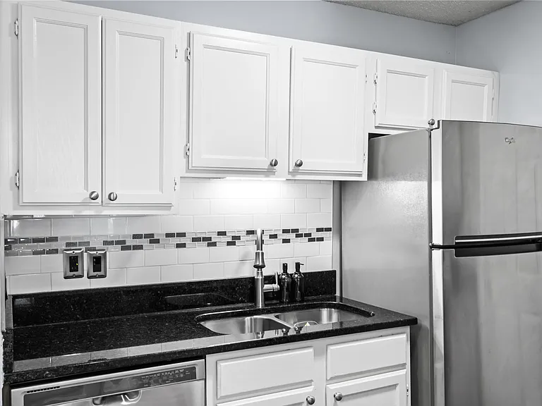 Crown Point at Kingsport Drive — Photo 62