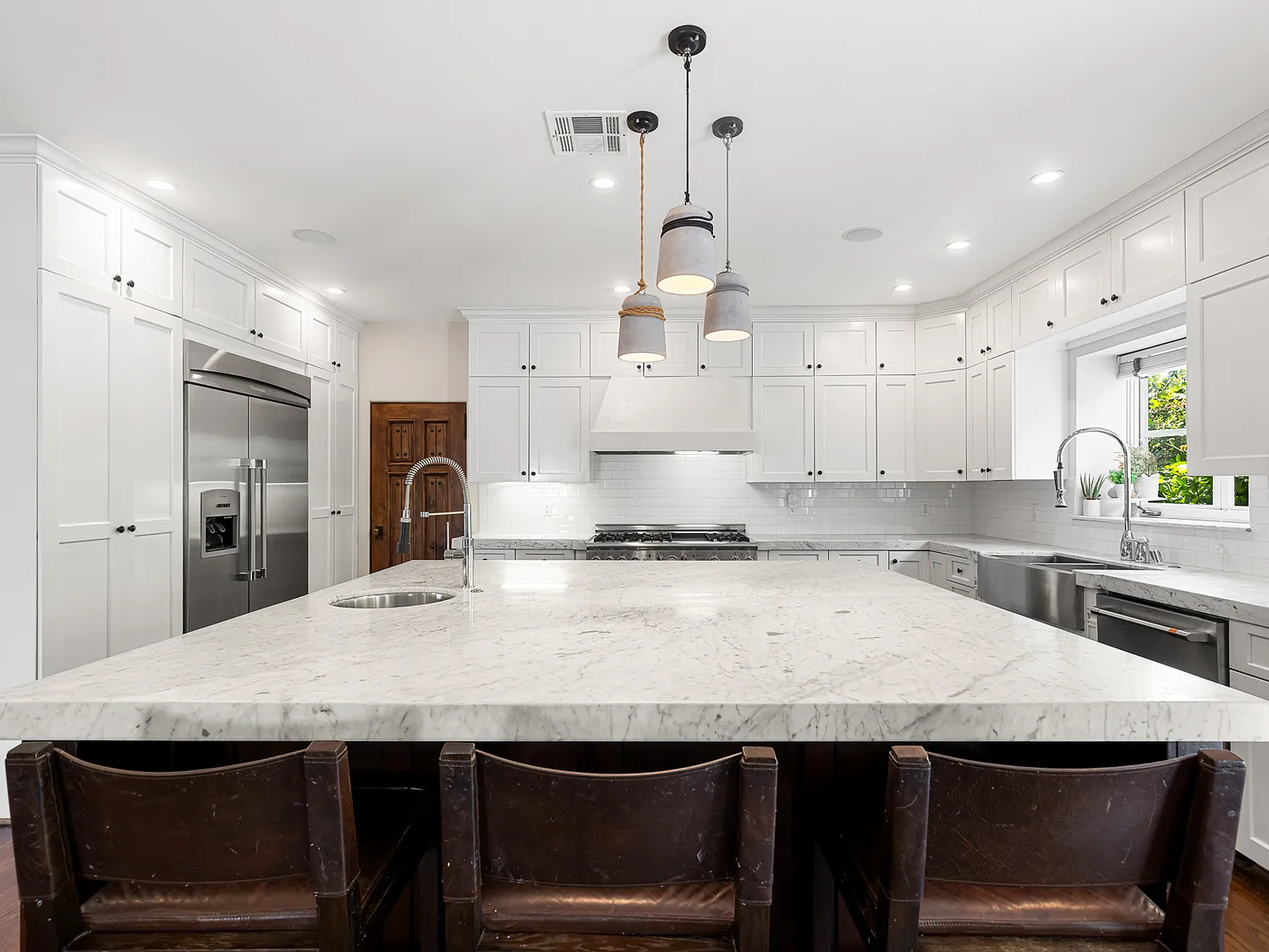 5 bed, 4.5 bath, 4305 sqft, $19,800 — Photo 4