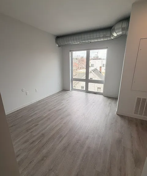 LH44 — Photo 20