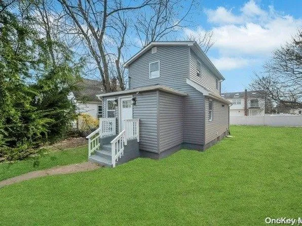 6 S 24th Street, Wyandanch, NY 11798