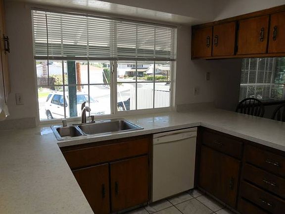 4th image of 14 N Lake Cir