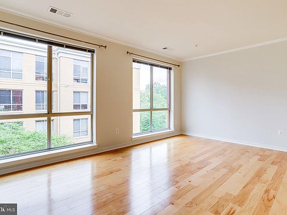 5th image of 2200 N Westmoreland St Unit 411
