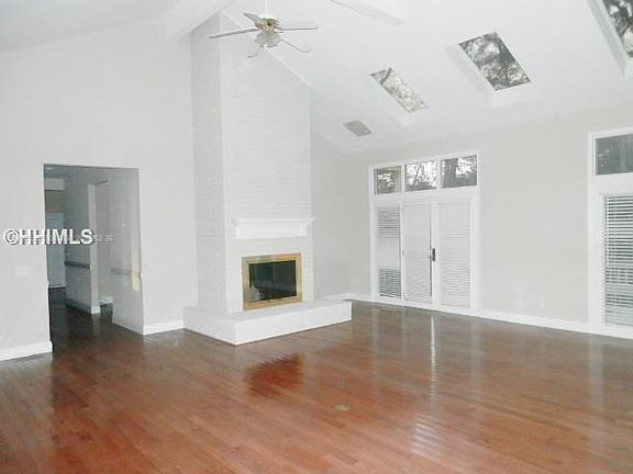 2nd image of 7 Quincy Ln