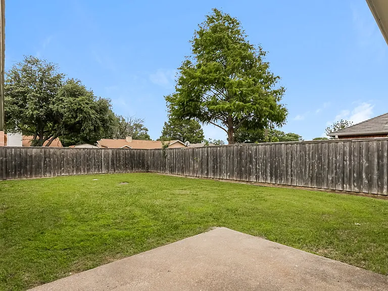 1211 Old Knoll Dr — Photo 15