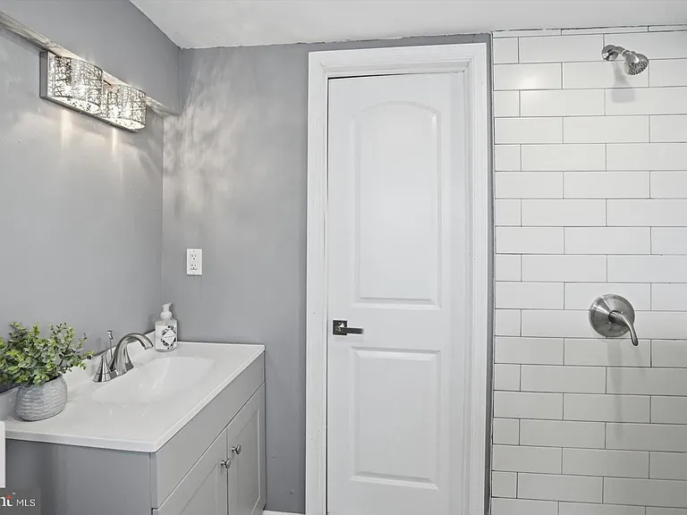 2536 Garrett Ave — Photo 18