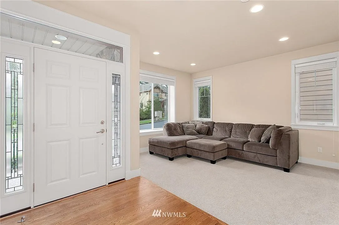 4 bed, 3320 sqft, $4,995 — Photo 2