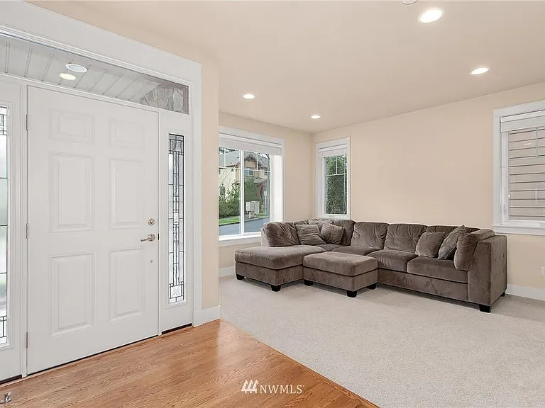 342 218th Pl SE — Photo 2