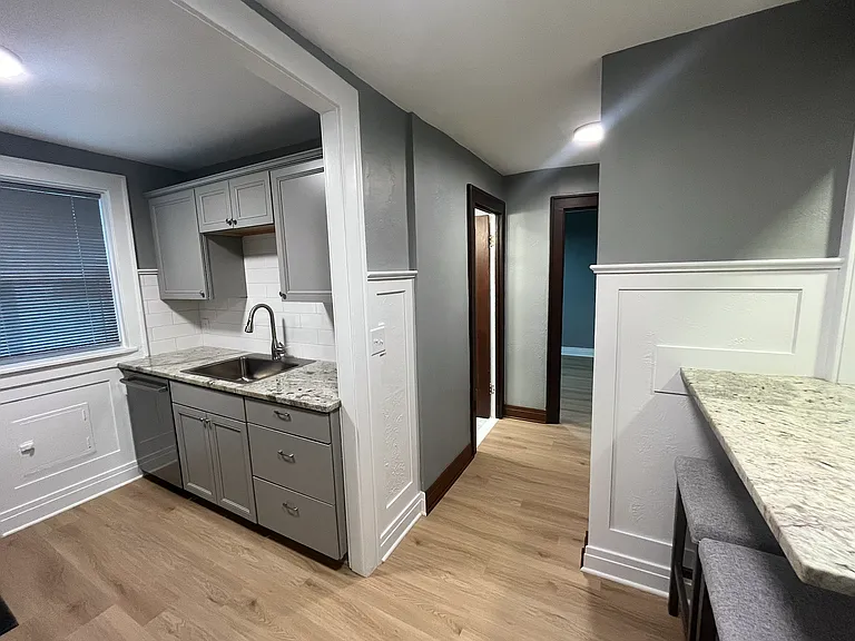 1004 Kenmore Ave #10 — Photo 9