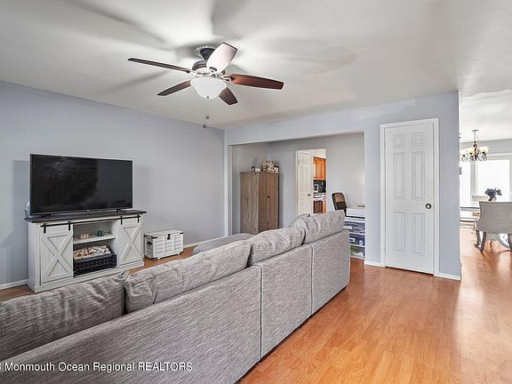 5th image of 35 Heritage Lane #35