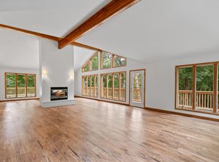 824 Tarrant Dr, Fontana, WI 53125