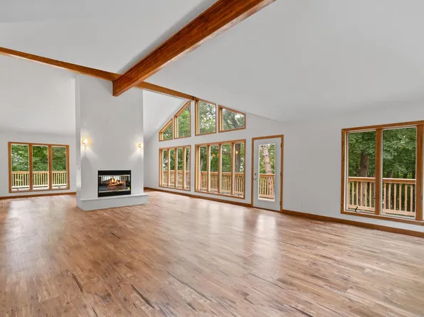 824 Tarrant DRIVE, Fontana, WI 53125