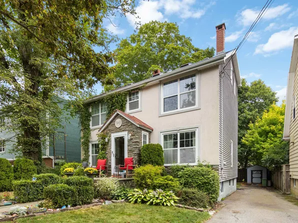 949 McLean St, Halifax, NS B3H 2V2