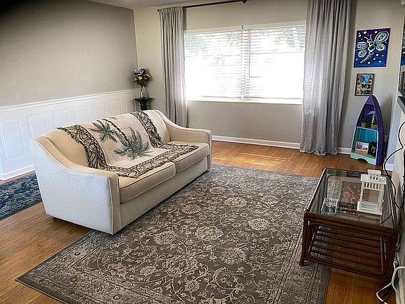 Spacious Livingroom