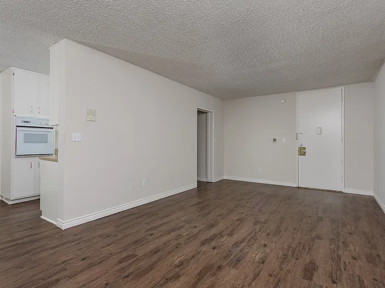 13157 Oxnard St #103 — Photo 4