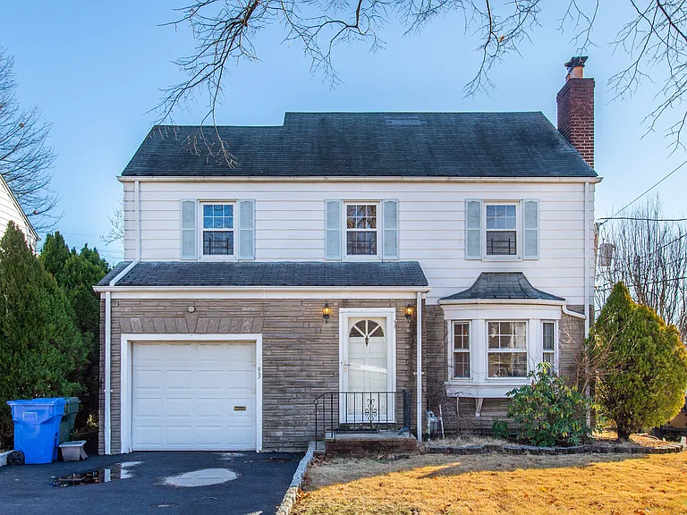 93 Elycroft Pkwy — Photo 1