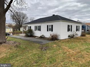 65 Robinson Dr, New Castle, DE 19720