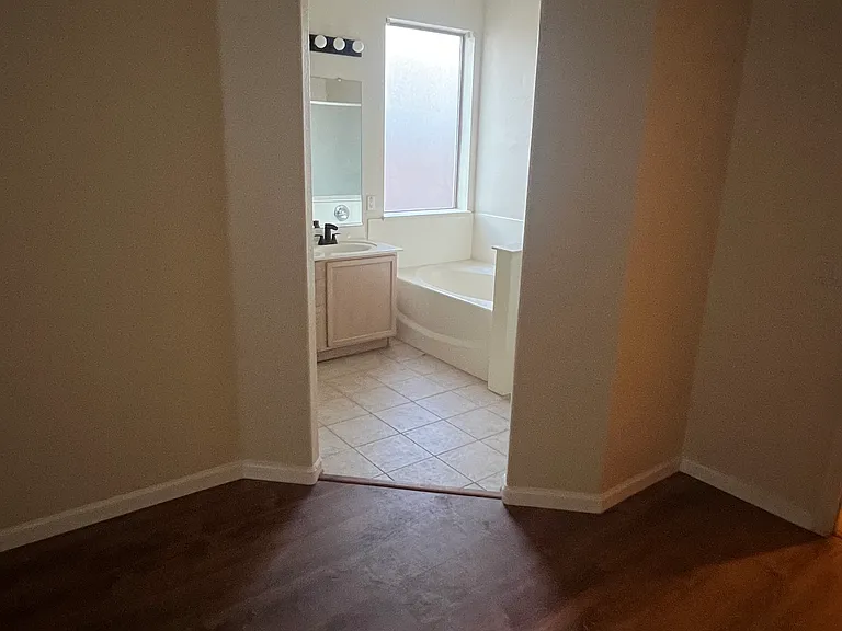 6605 W Lawrence Ln — Photo 5