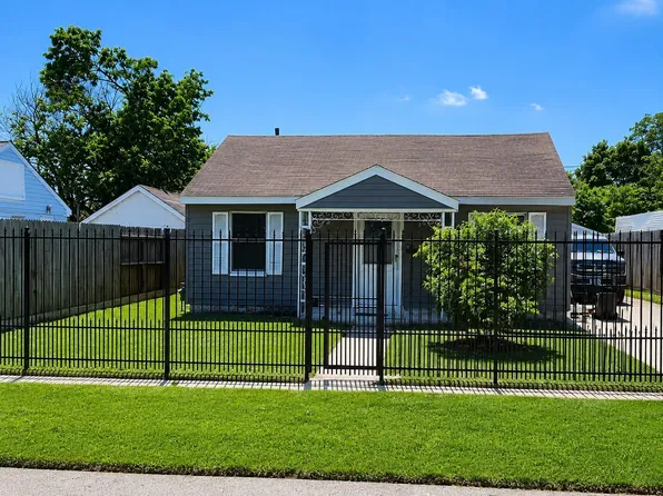 218 Hoffman St #A, Houston, TX 77020