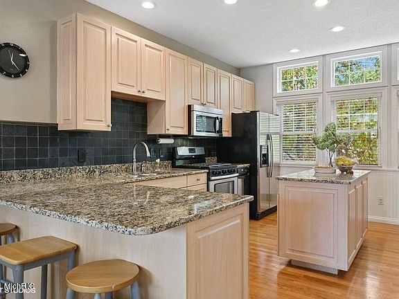 4th image of 18400 Dunecrest Dr #A3