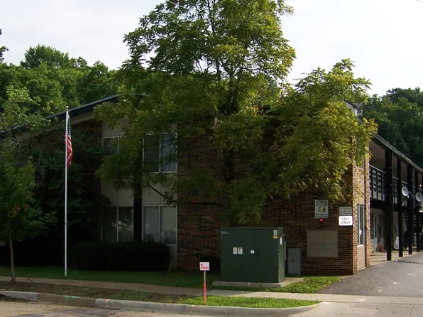 Ellis Apartments, 1850 Ellis St #105, Dubuque, IA 52001