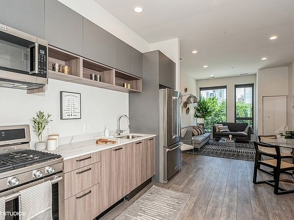 2nd image of 842 N Larrabee St #207