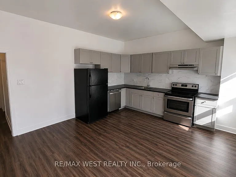 2089 Dufferin St #1 — Photo 4