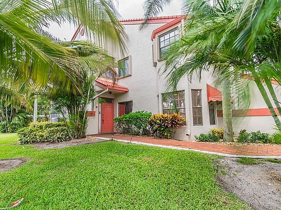 3rd image of 7848 Lexington Club Blvd APT A