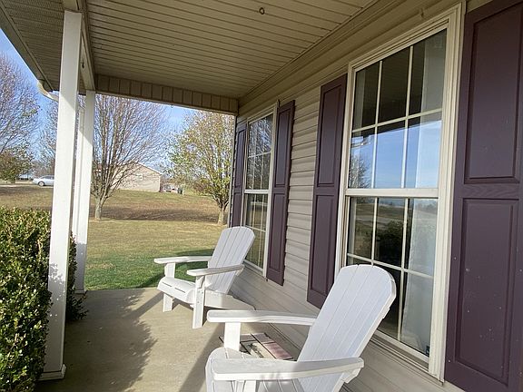 3rd image of 146 Jill Ln