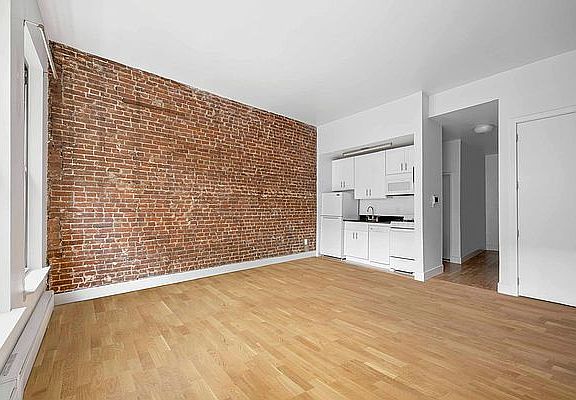 2nd image of 27 W 94th St APT 3