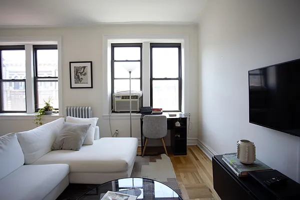 Rented by Bond New York | media 17